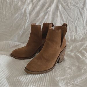 Steve Madden Sharini Suede Cutout Bootie in Chesnut